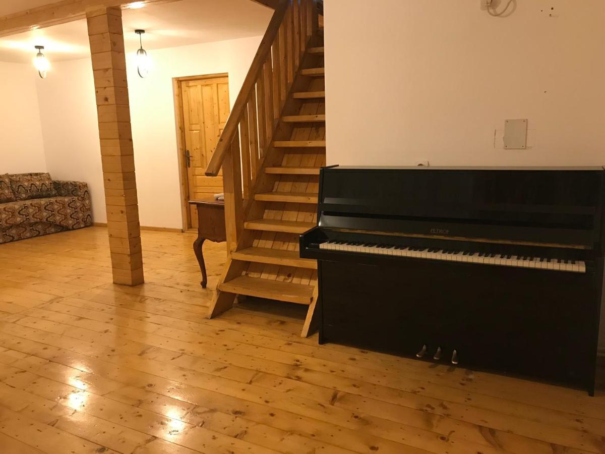 Casutele Doftanei Appartement Teşila Buitenkant foto