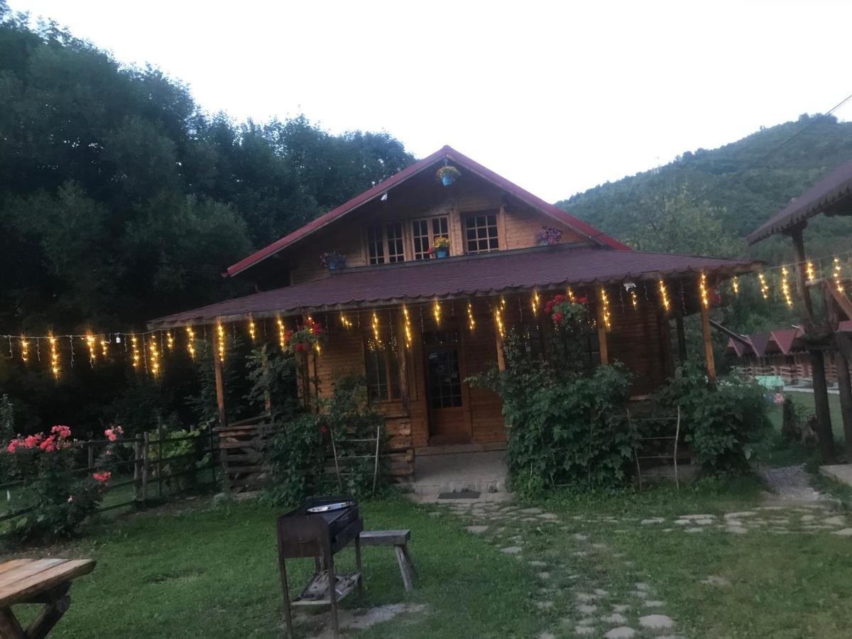 Casutele Doftanei Appartement Teşila Buitenkant foto