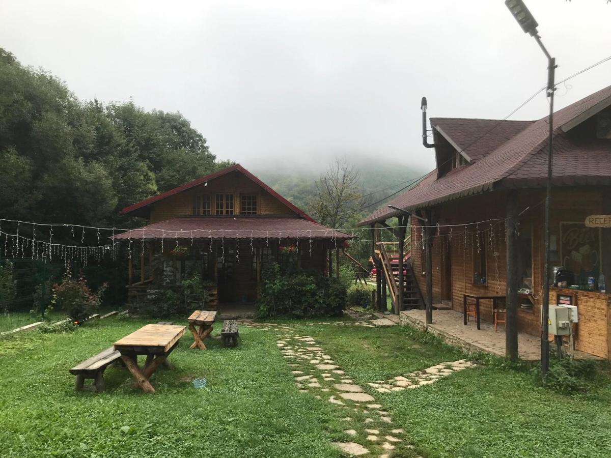 Casutele Doftanei Appartement Teşila Buitenkant foto