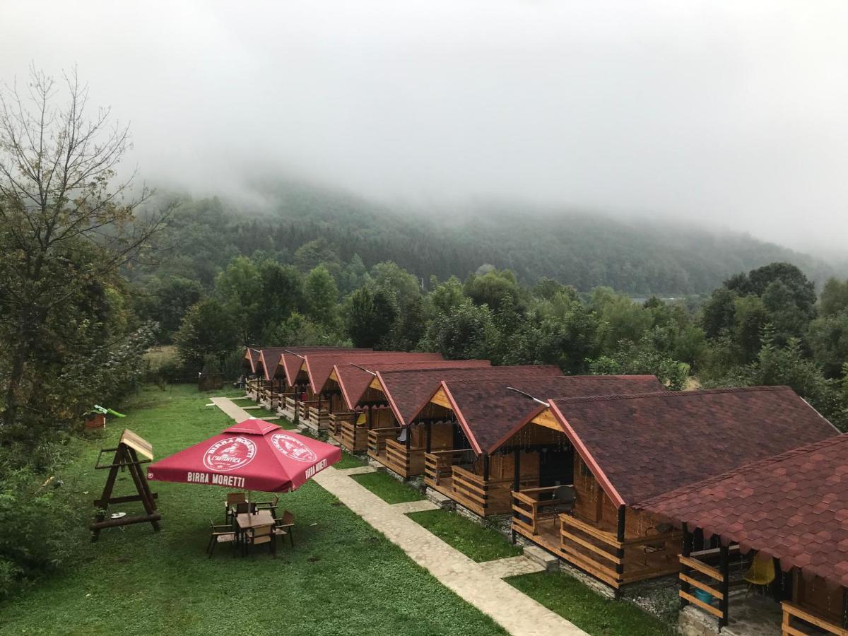 Casutele Doftanei Appartement Teşila Buitenkant foto