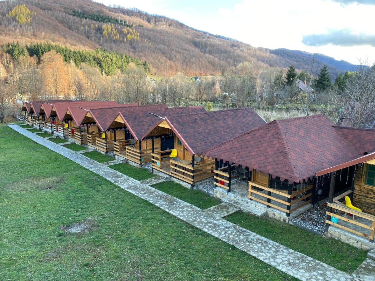 Casutele Doftanei Appartement Teşila Buitenkant foto