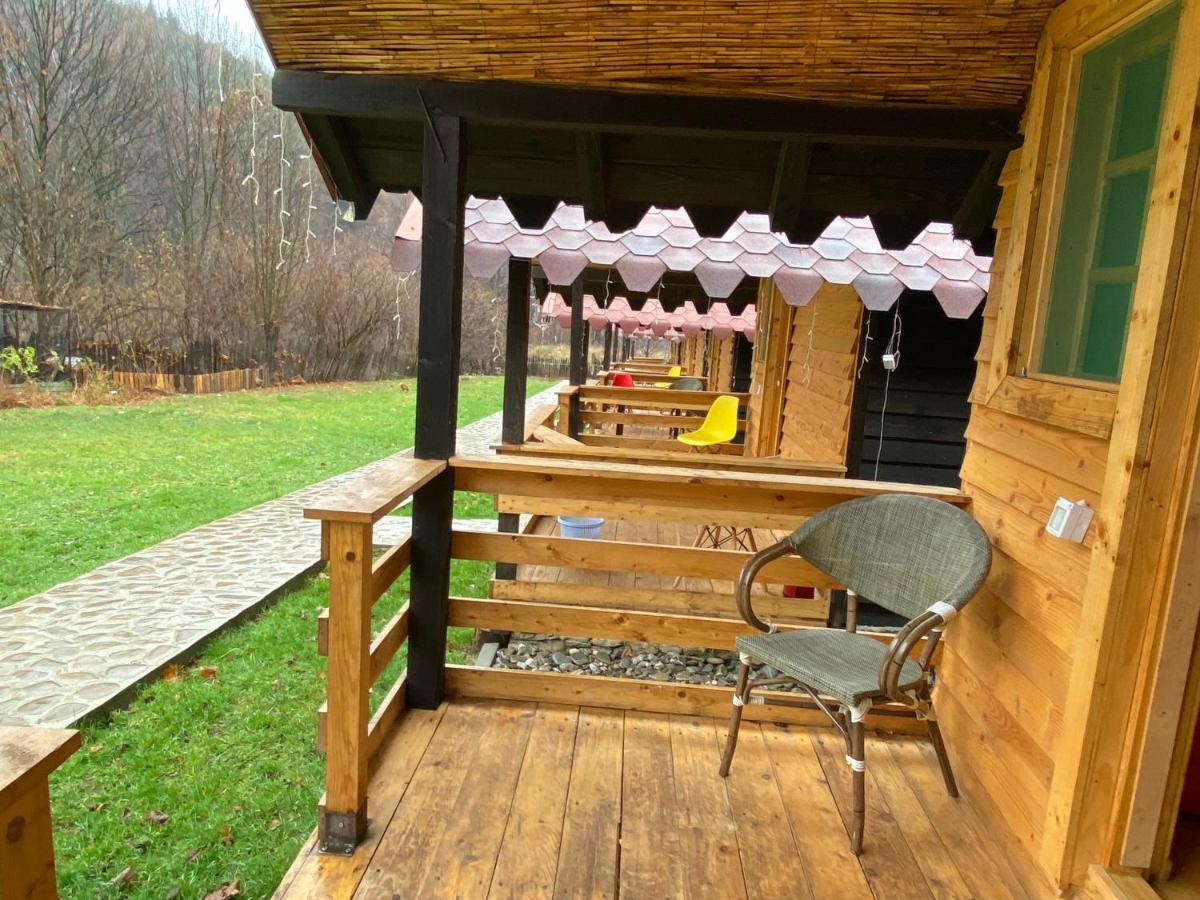 Casutele Doftanei Appartement Teşila Buitenkant foto