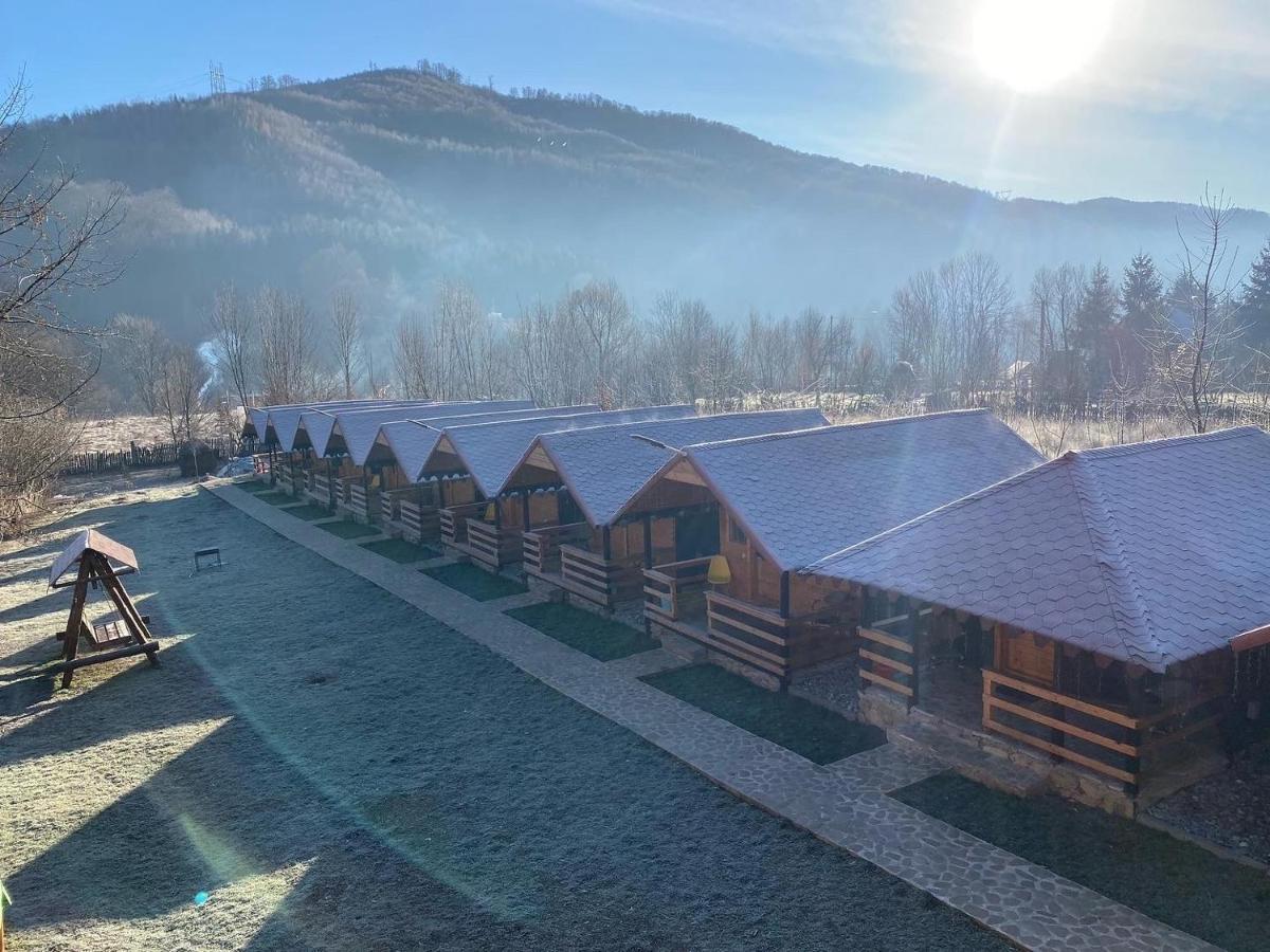 Casutele Doftanei Appartement Teşila Buitenkant foto