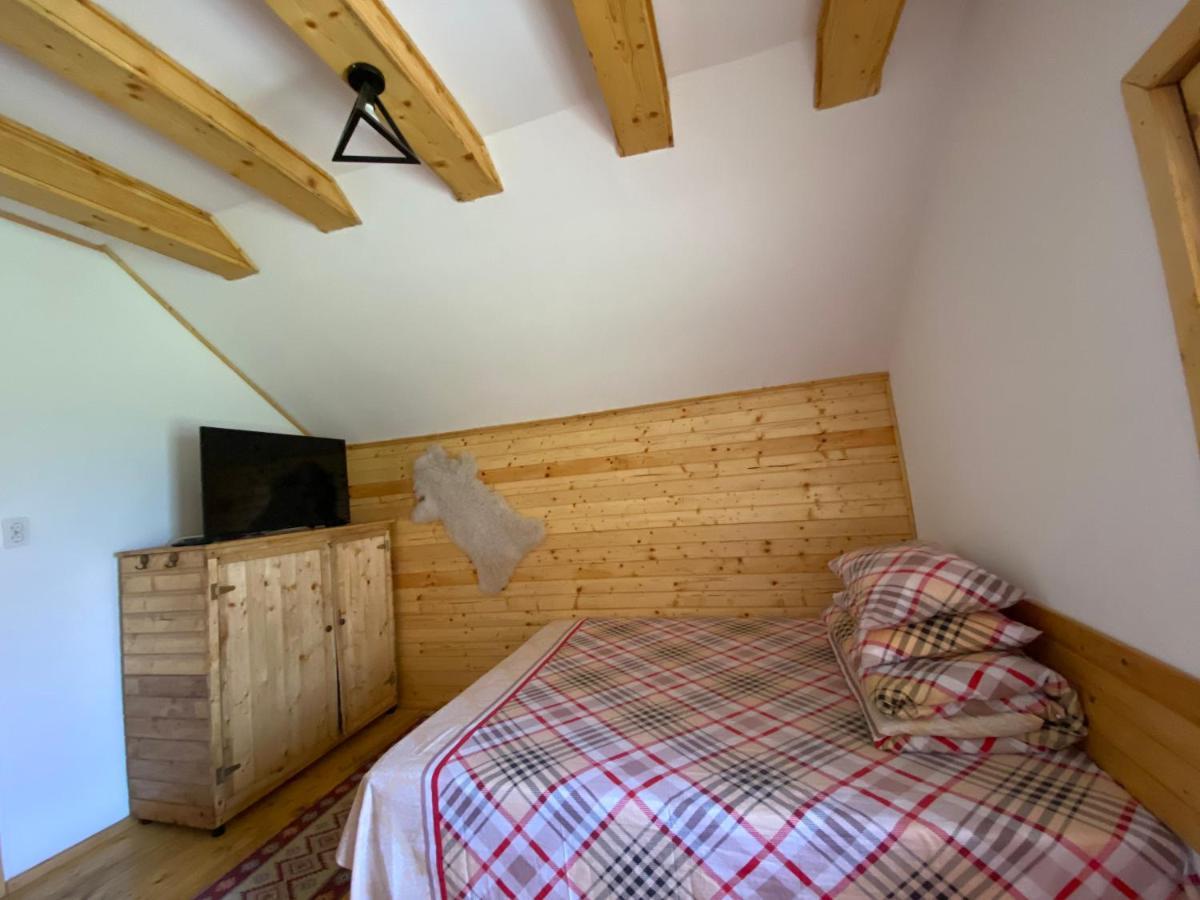 Casutele Doftanei Appartement Teşila Buitenkant foto