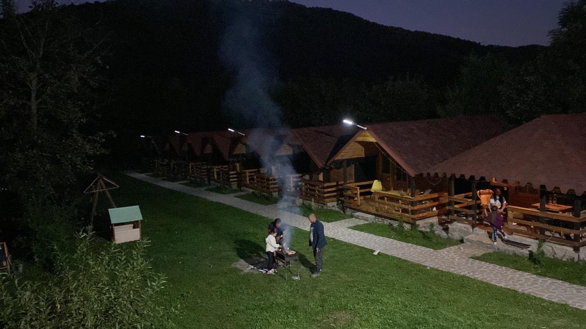 Casutele Doftanei Appartement Teşila Buitenkant foto