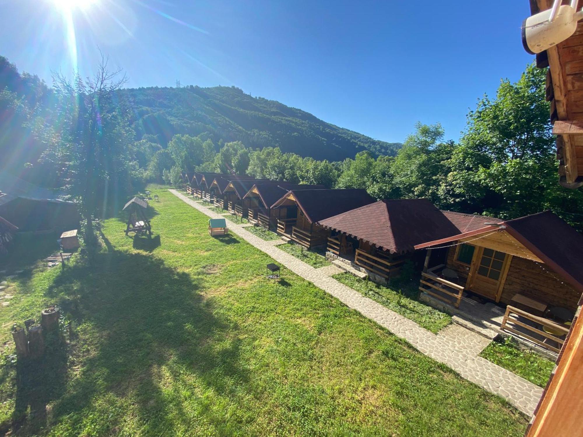 Casutele Doftanei Appartement Teşila Buitenkant foto
